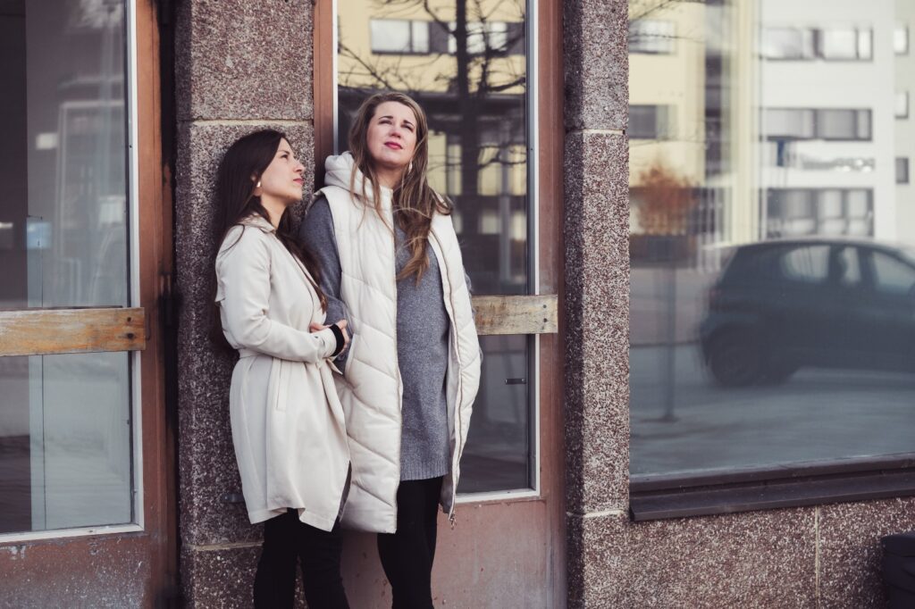 Monia verkkovalmennuksia raskaudenaikaisen menetyksen kokeneille menetyksen akuuttiin- sekä myöhempään vaiheeseen menetyksen jälkeen.